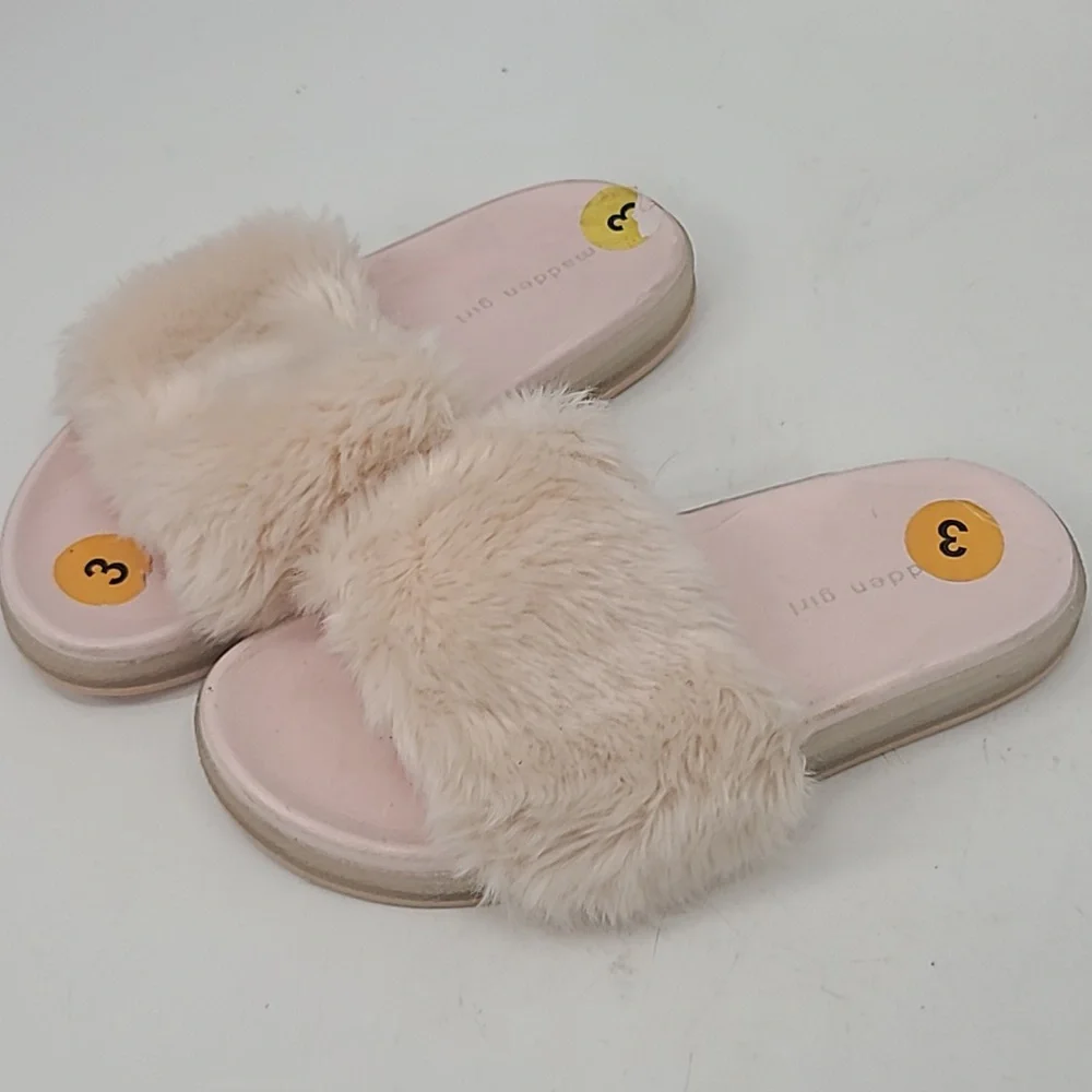 NWOT madden girl pink fuzzy slippers size 3 light up!